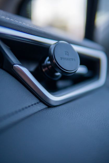 Swissten S-Grip M9 Magnetic Air Vent Car Holder - 65010423 - Black