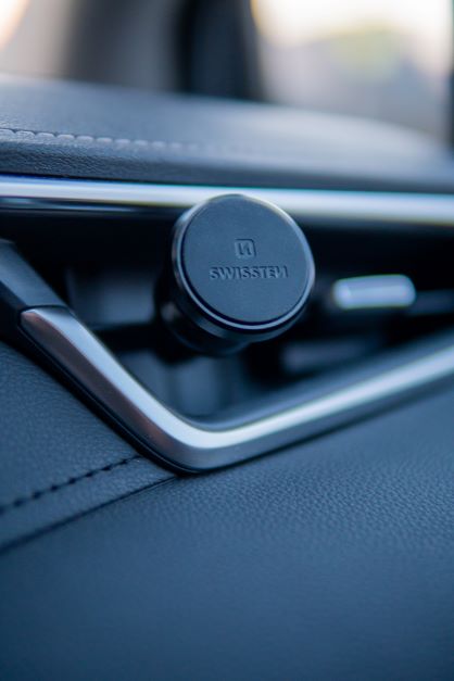 Swissten S-Grip M9 Magnetic Air Vent Car Holder - 65010423 - Black